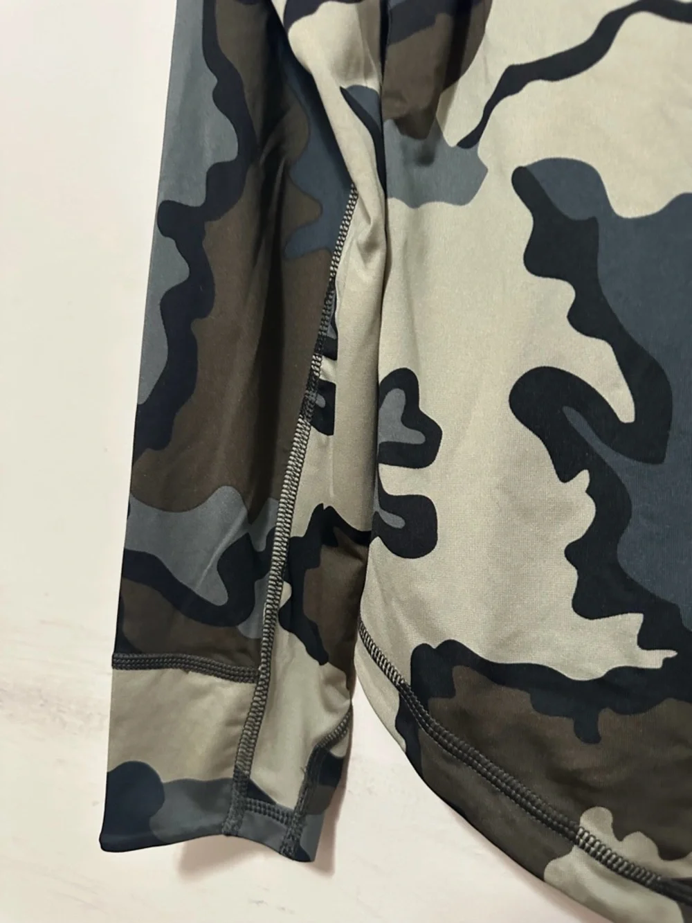 KUIU Gila Camo Performance Top  Women’s Size Small Green & Black - Picture 14 of 15